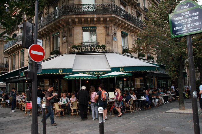 Два дурака)) На самом деле два истукана, но оч подходит для нынешних посетителей)) / image.jpeg image.jpeg